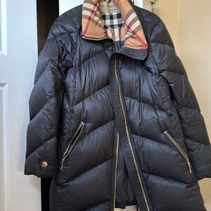 Burberry Puffer with zip in hood